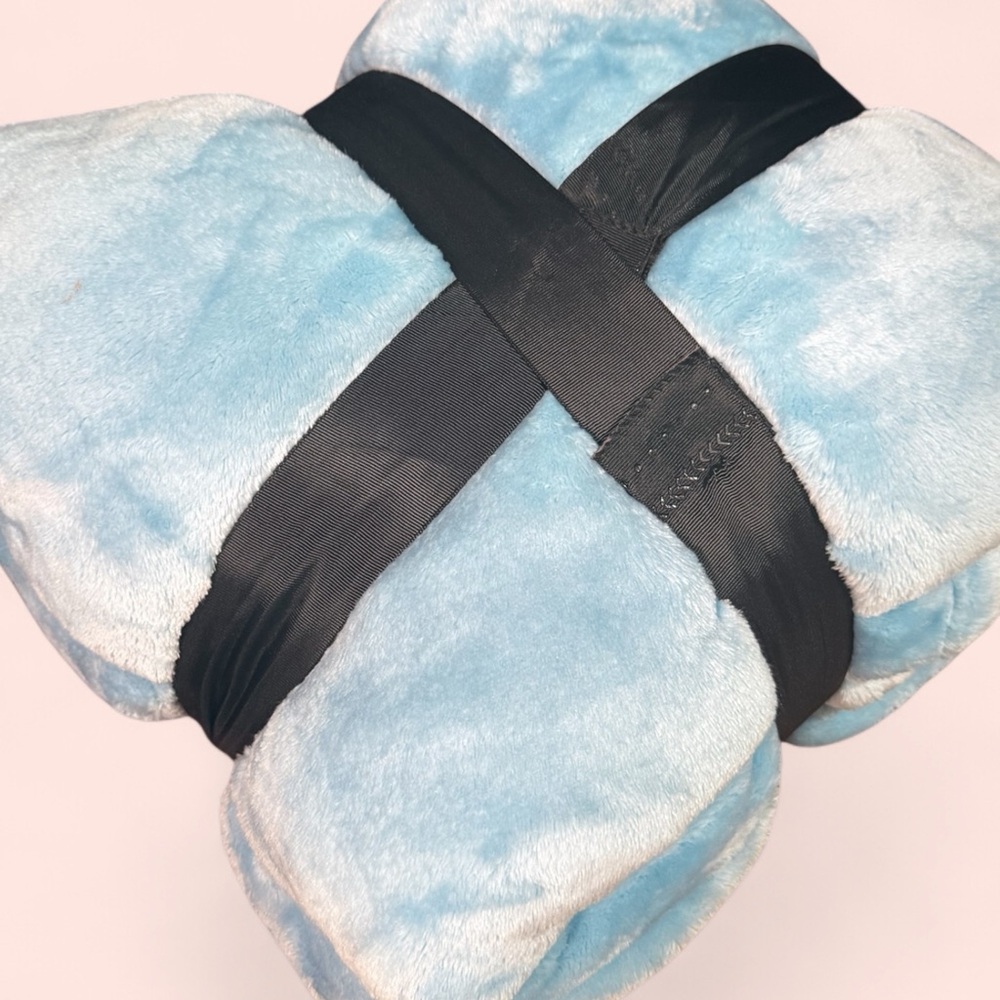 Light Blue Fluffy Super Soft Fleece Blanket (4 Pounds) pp1